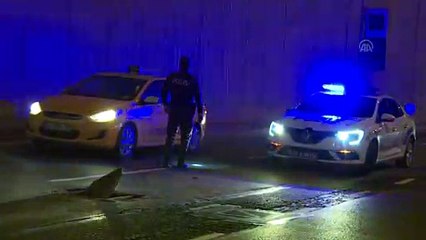 Yan dönen rögar kapağı trafiği aksattı