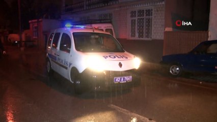 Hırsızlık için girdikleri evden kaçmak isterken polise yakalandılar