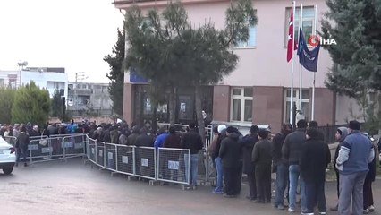 Kilis'te 6 Aylık İş İçin Uzun Kuyruklar Oluştu