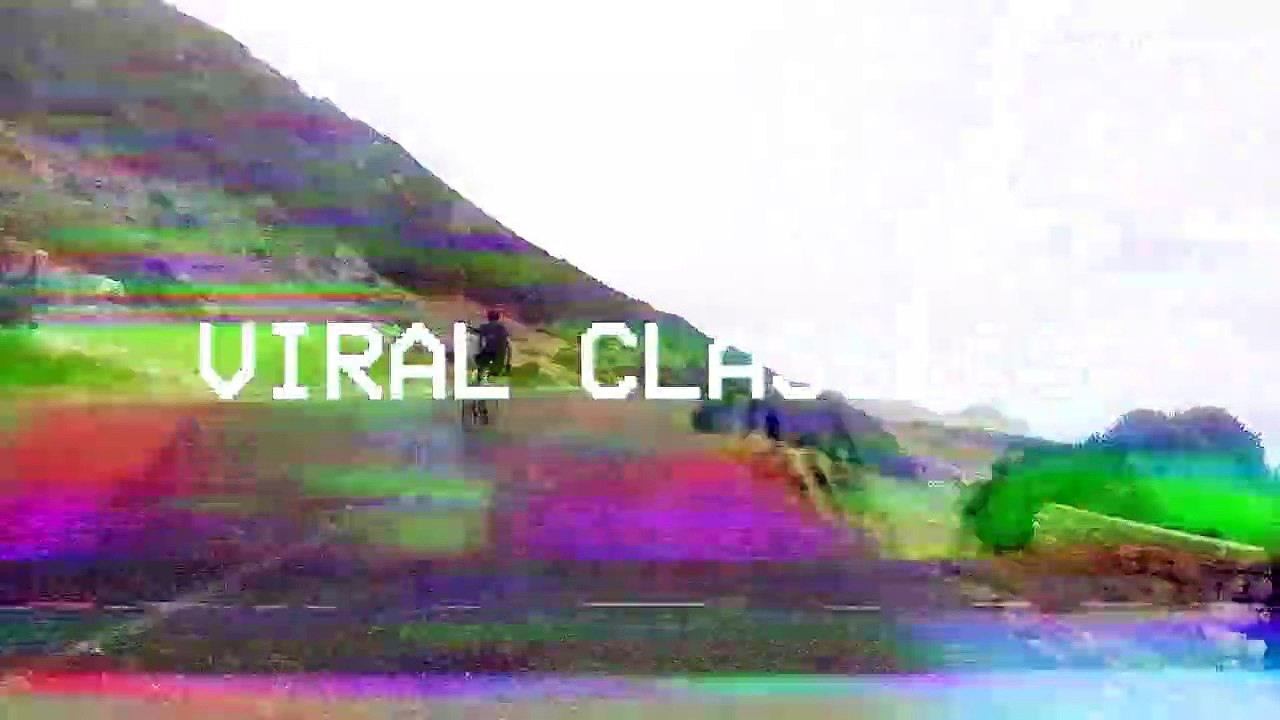 Schneller Vogel: Strauß verfolgt Radfahrer