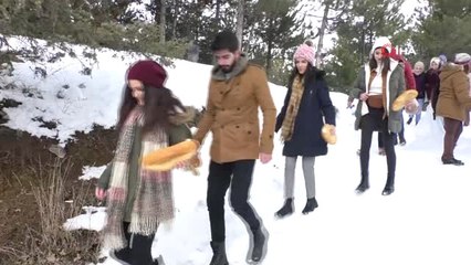 Soğuk Kış Günlerinde Yiyecek Bulamayan Yaban Hayvanlarını Unutmadılar