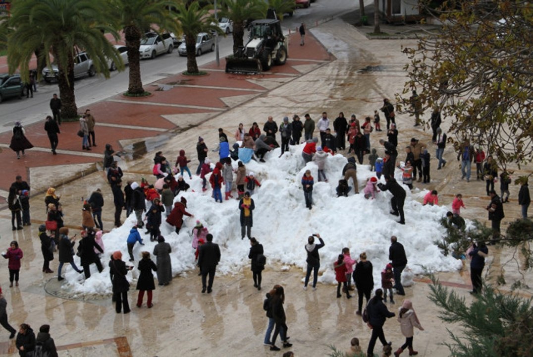 Alanya'da Denize Sıfır Kar Keyfi