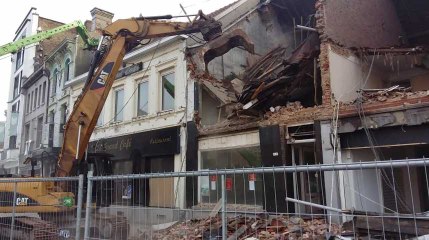 Première phase de démolition à la Grand Place de Mouscron