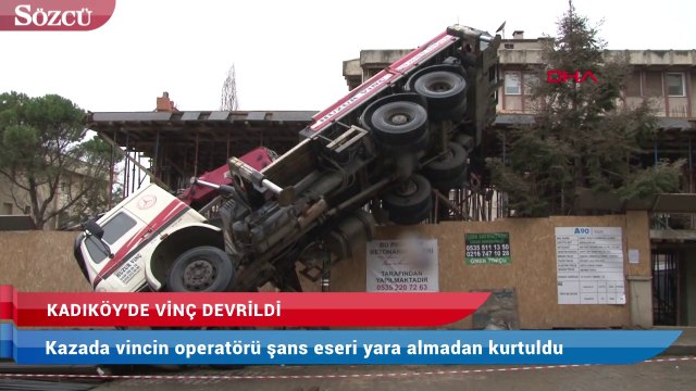 Kadıköy'de vinç devrildi