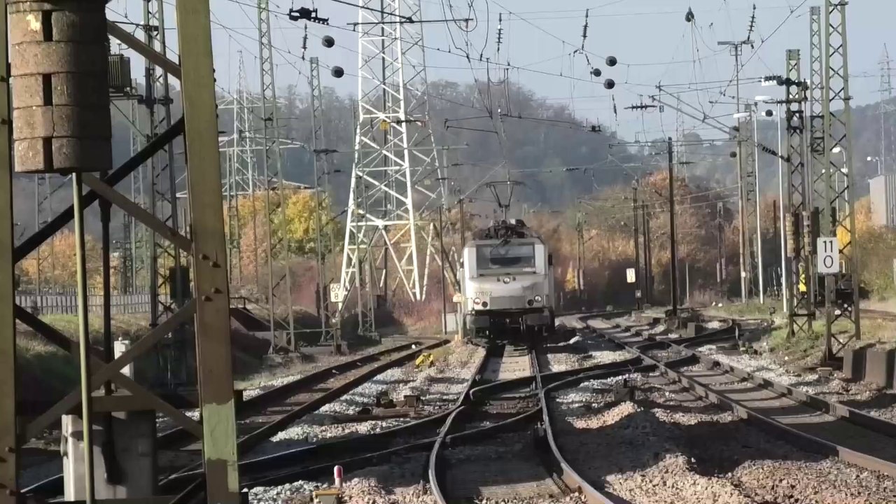 37 002 mit einem Vollem zug mit Roheisen in Völklingen Saar
