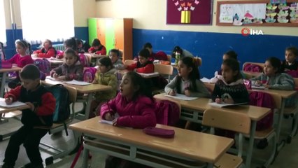 Kar kalınlığının 1 metreyi aştığı Karlıova’da öğrenciler 16 gün sonra ders başı yaptı