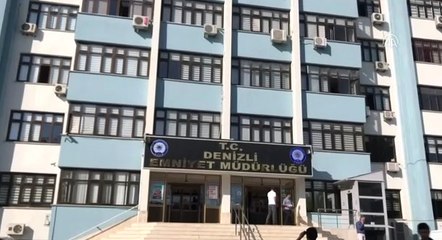 Fuhuş ve Dolandırıcılık Yaptığını İddia Ettiği Karısından Boşanmak İstiyor