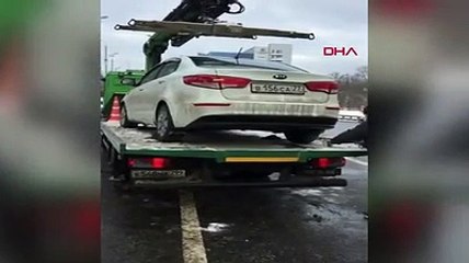 Çekiciye öfkelenen adam aracını yola böyle indirdi