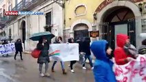 Andria: anche sotto la pioggia contro le tariffe della mensa scolastica - il video del  corteo