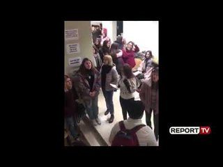 Report TV - Protesta/ Vijon bojkoti nga disa grupe studentësh në Fakultetet e Tiranës