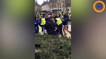 Une équipe de journalistes de la chaîne LCI ciblée par des manifestants à Rouen !