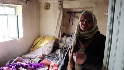 Evi yanan yaşlı kadın yardım bekliyor - DENİZLİ