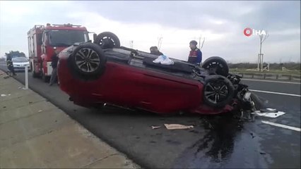 Refüje Çarpan Otomobil Takla Attı: 2 Yaralı