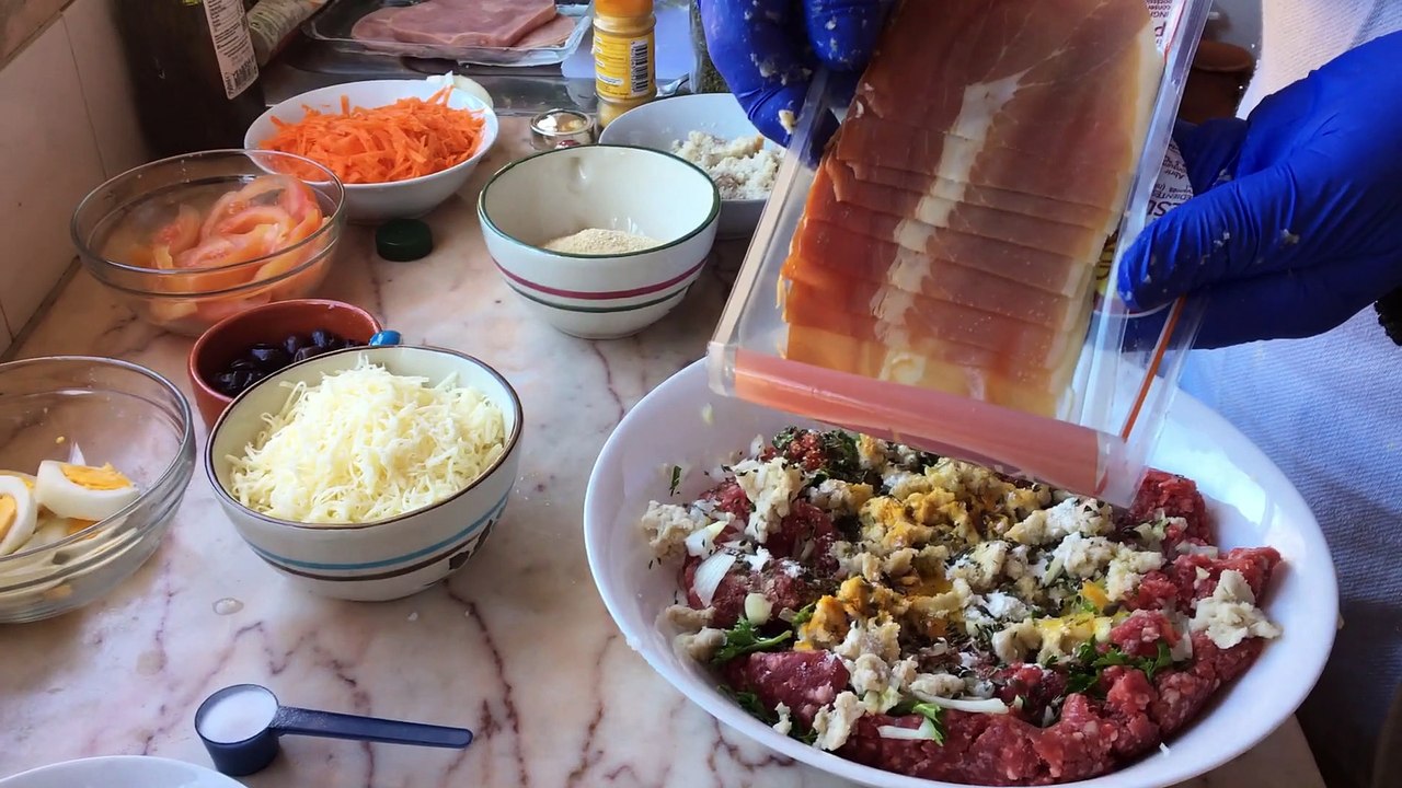 Rocambole de carne mista moida! Boi e porco juntas uma delicia só!