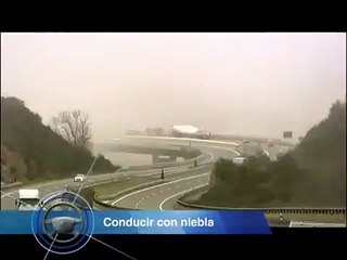 VÍDEO: ¿Sabes qué tienes que hacer con niebla en la carretera?