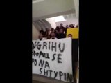 Protesta në Elbasan/ Studentët e Universitetit 'Aleksandër Xhuvani': Ngrihu popull se po na shtypin