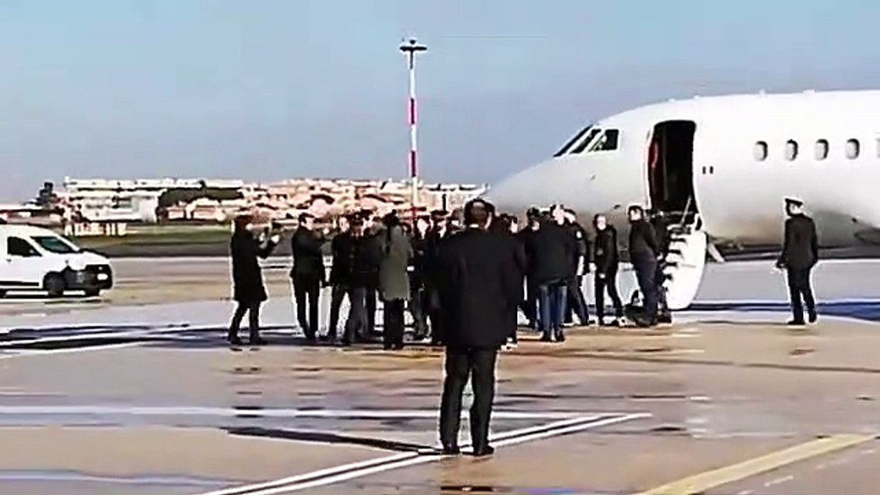 Chegada de Cesare Battisti a Itália