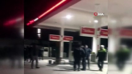 Silah göstererek tehdit ettiği otobüsün içinden çıkanları görünce şaşkına döndü