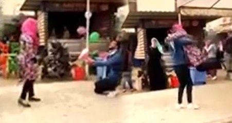 Evlilik Teklifi Aldığı Anları Sosyal Medyadan Paylaşan Genç Kız, Üniversiteden Kovuldu