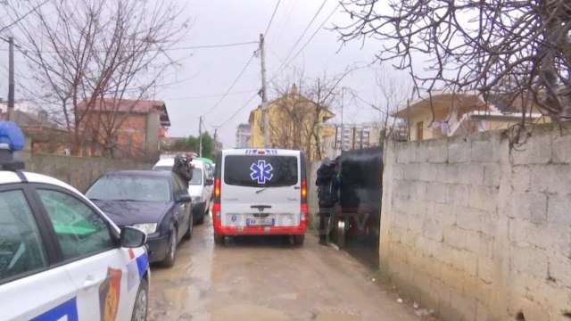 Report TV - Vrasje e trefishtë tek Unaza e Re, dhëndri vret vjehrrin, vjehrrën dhe më pas veten