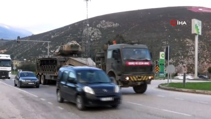 Hatay Sınırına Tank ve Askeri Araç Sevkiyatı Sürüyor-İha