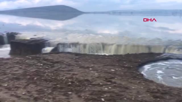 İzmir Menderes'te Derin Obruklar Oluştu-2