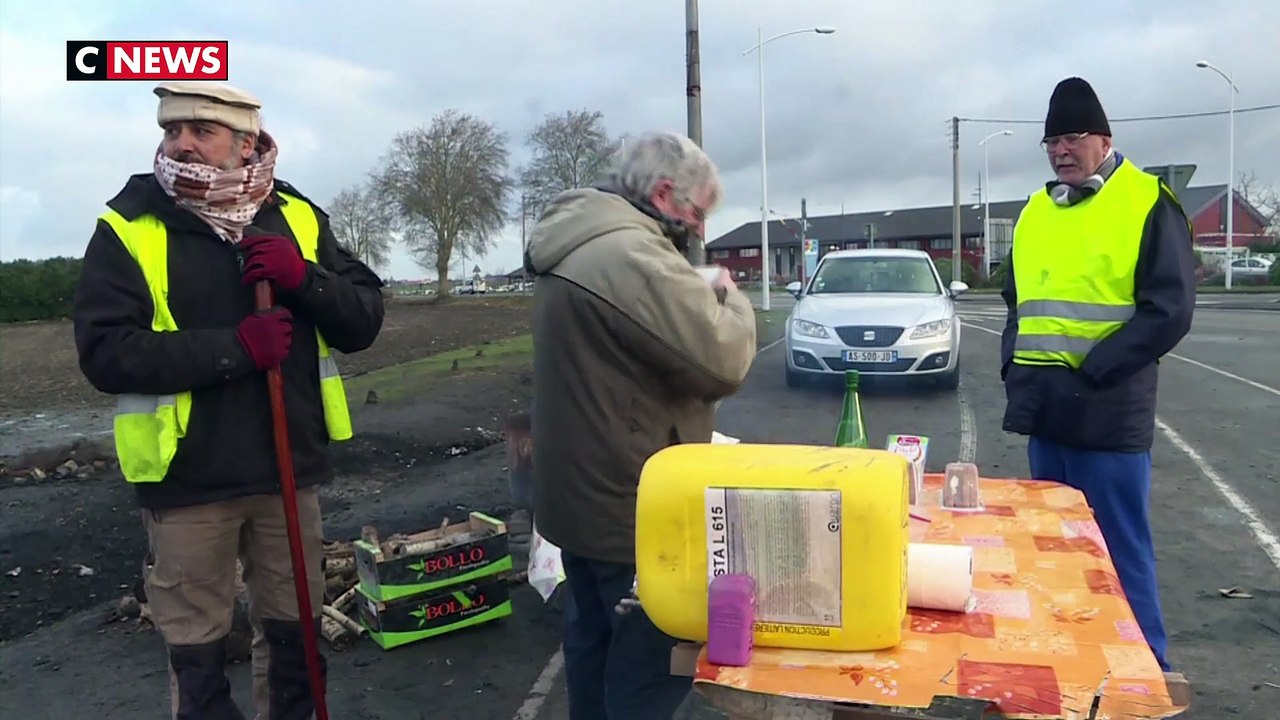 Des gilets jaunes peu convaincus par la lettre de Macron