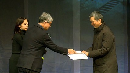 동아연극상 작품상에 '일상의 광기에 대한 이야기' 와 '그믐...' 선정 / YTN