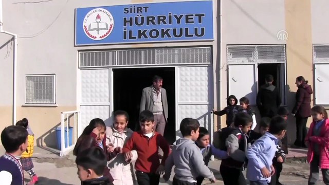 Vekil öğretmen öğrencilerin yüzünü güldürdü - SİİRT