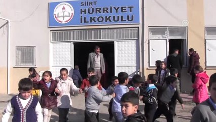 Vekil Öğretmen Öğrencilerin Yüzünü Güldürdü