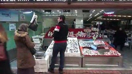 Hamsinin kilosu 30 liraya çıktı, pazarcı fiyatı etikete yazamadı