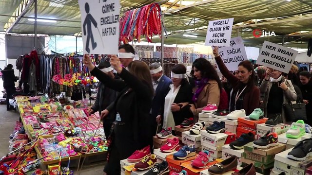 - Görme engellileri anlamak için gözlerini kapatıp yürüdüler