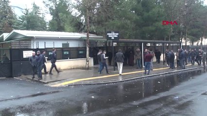 Diyarbakır Eşini Öldürüp, Cesedini Karton Kutuya Koyan Kadın Adliyeye Çelik Yelekle Getirildi