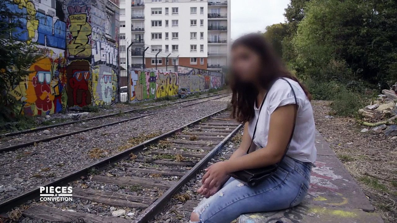 Enfants placés : Océane, 15 ans, livrée à elle-même dans un hôtel aux portes de Paris. Regardez un extrait de "Pièces à conviction" diffusé mercredi