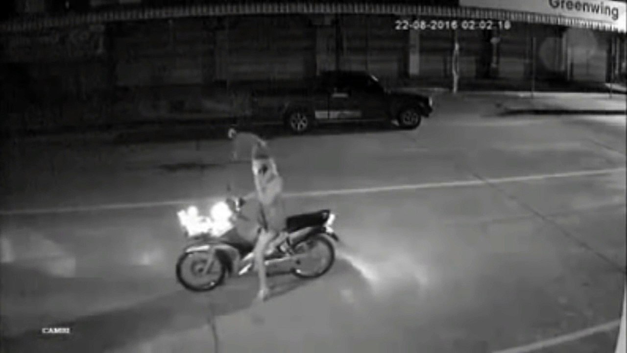 Ne jamais s'arreter au milieu de la route pour téléphoner...