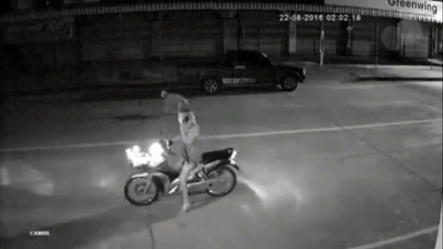 Ne jamais s'arreter au milieu de la route pour téléphoner...