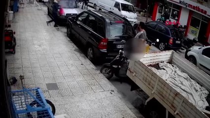 Muğla Gündüz Vakti Sokakta Ortasında Tuvalet İhtiyacını Giderdi