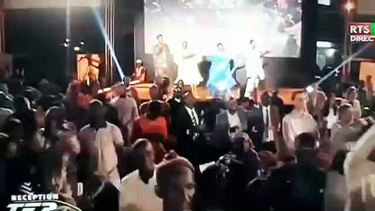 Pape Diouf fait danser Mareme Faye Sall