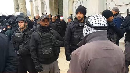 تواصل انتهاكات الاحتلال الإسرائيلي لحرم الأقصى.. حصار وضرب واعتقال