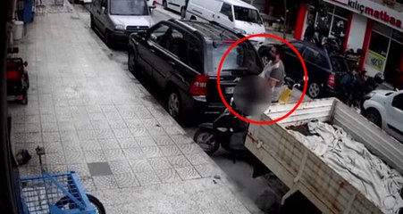 Muğla'da Motosiklet Sürücüsü, Sokak Ortasında Tuvalet İhtiyacını Giderdi