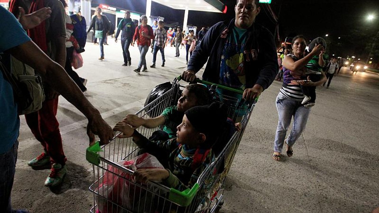 Novas caravanas de migrantes partem para os EUA