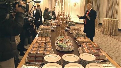 لأجل الجدار كل شيء يهون.. شطائر البيغ ماك على مائدة البيت الأبيض وترامب يدفع الحساب