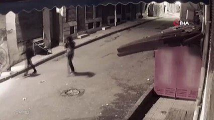 Fatih'te Araç İçinden Teyp Çalan Hırsızlar Yakalandı