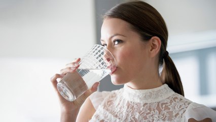 Drink Water: Right Method & Ways | पानी पीने का यह तरीका आपको रखेगा मेनटेन और फिट | Boldsky