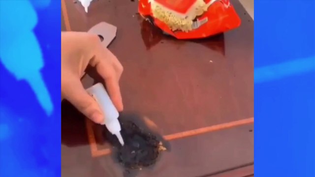 Il utilise des nouilles pour réparer une table, le résultat est à peine croyable