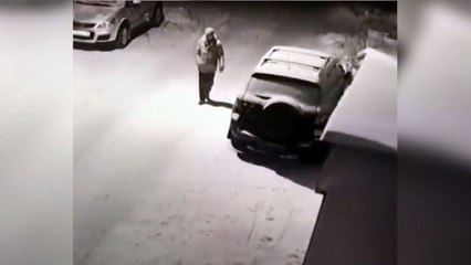 El mejor ejemplo de karma instantáneo: la patada boomerang