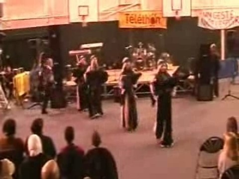 Danse Chaoui par le groupe Kahina-dance