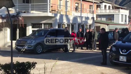 Report TV - Klement Balili përshëndetet me të afërmit para dorëzimit