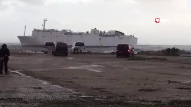 Mersin Limanı Açıklarında Ticari Gemi Fırtınadan Dolayı Karaya Oturdu
