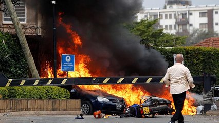 Tải video: مقتل 14  شخصا على الأقل في هجوم كينيا وحركة الشباب الصومالية تتبنى الانفجار